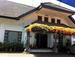 Catellya Guest House Cipaku Bandung Luaran gambar